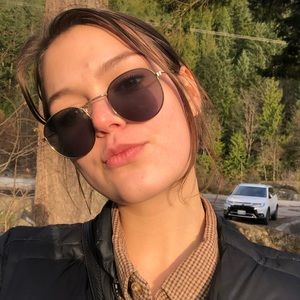 Meet your Posher, Danielle